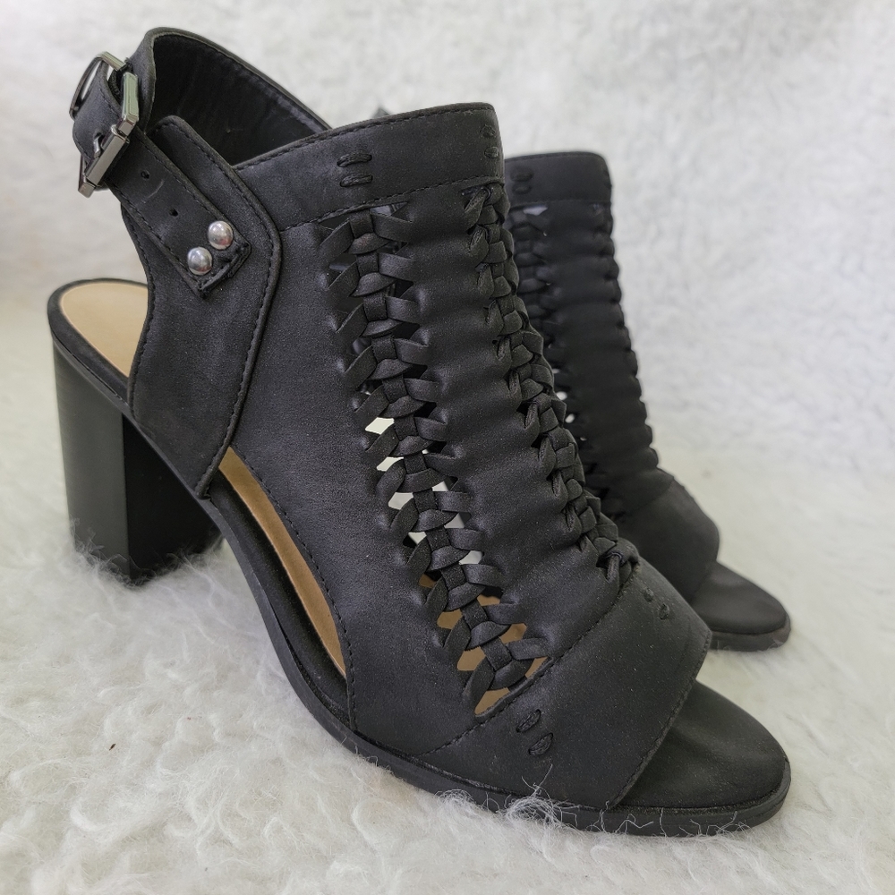 Pierre Dumas black leather sandals size 8.5